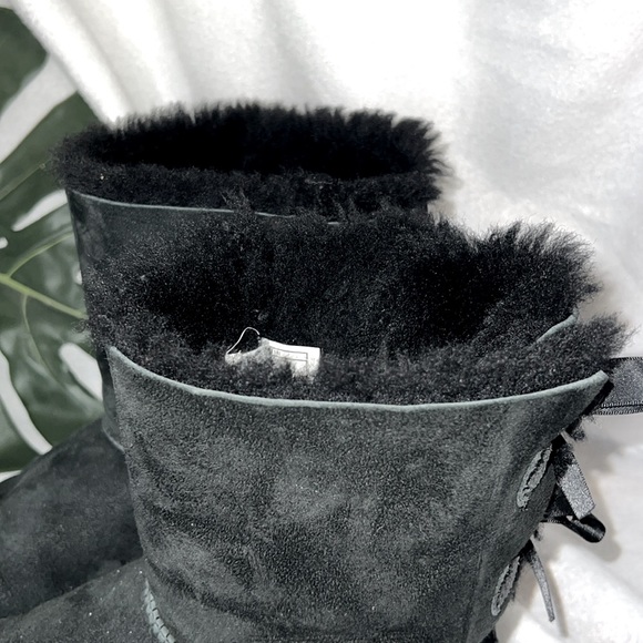 Auth UGG Black Bailey short 2 Bow Boots sz 6 - Picture 5 of 6